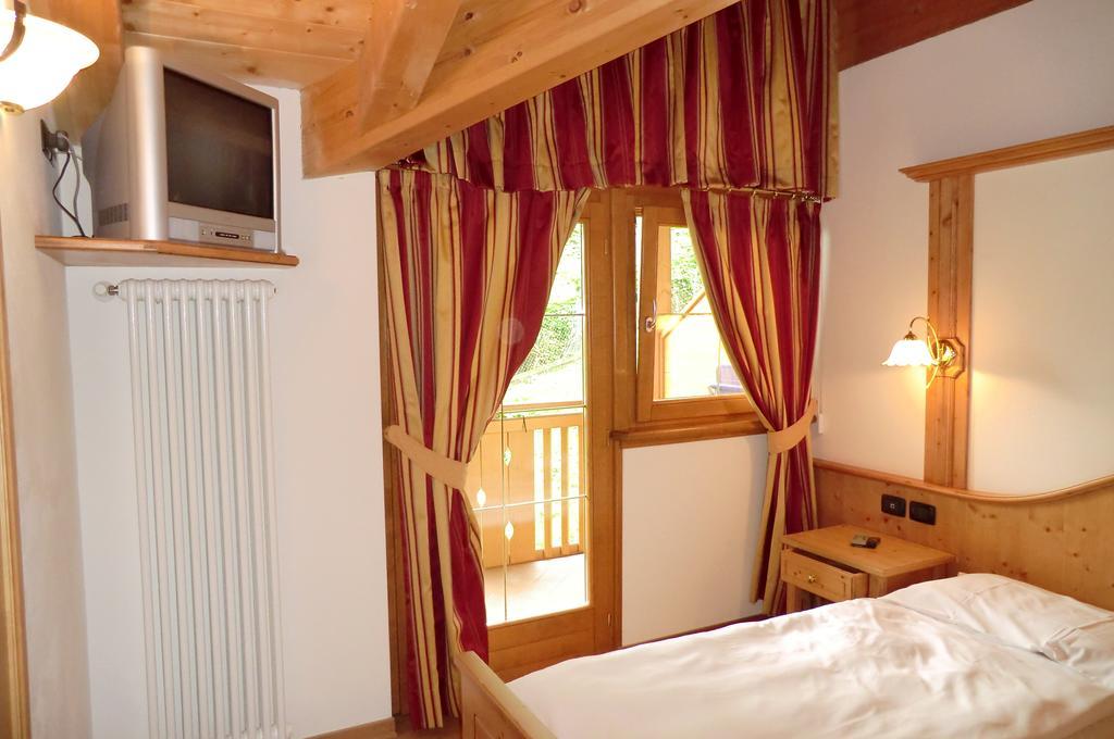 Garni Costa Verde Bocenago Kamer foto