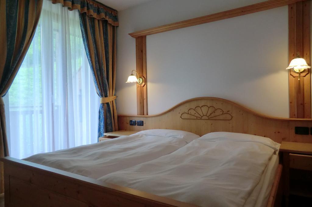 Garni Costa Verde Bocenago Kamer foto